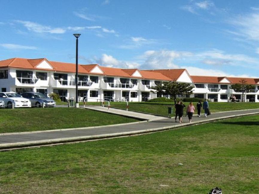 Harbour View Motel On Ahuriri Beach In Napier Nz With Sea View Suites Экстерьер фото