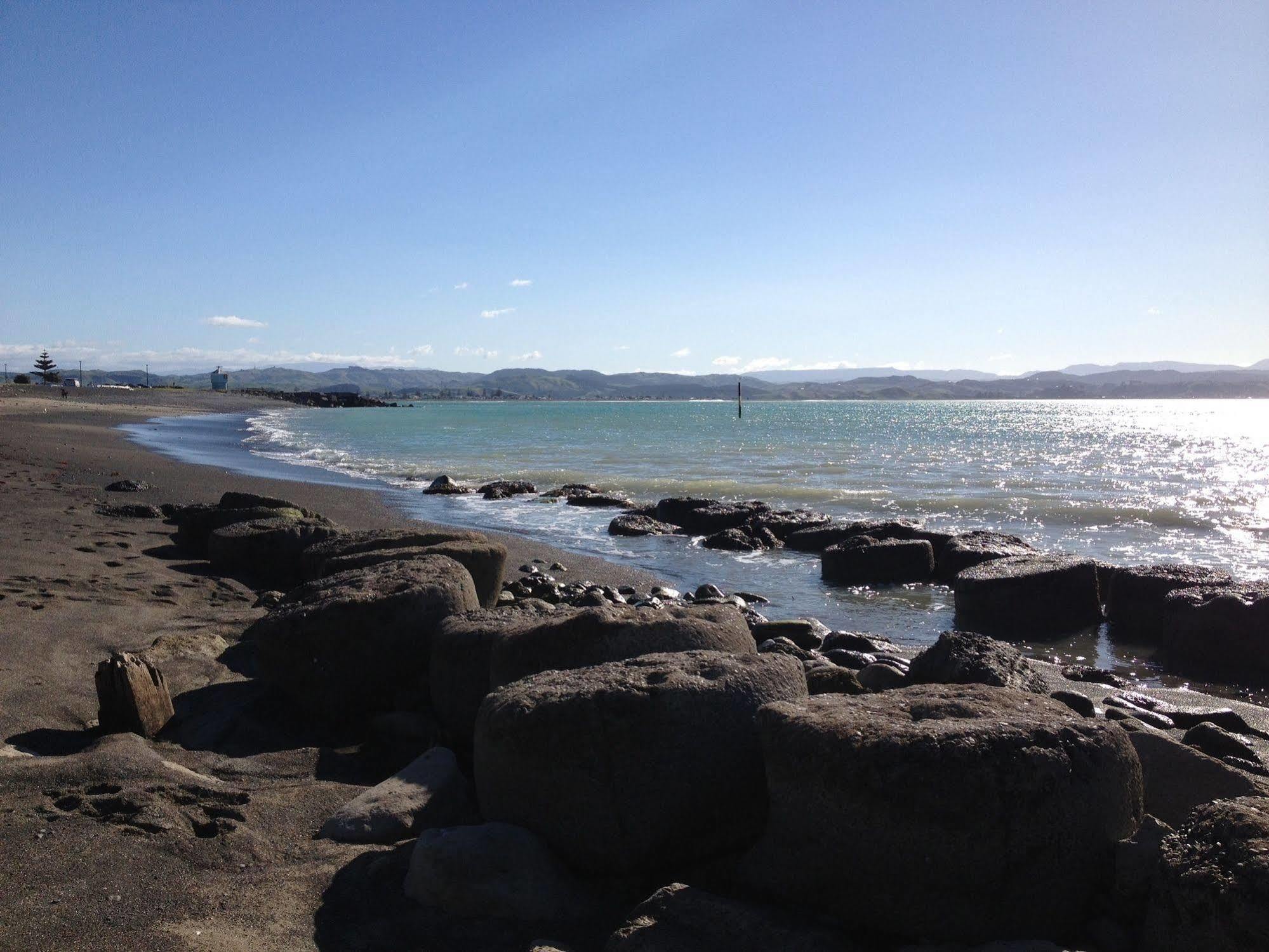 Harbour View Motel On Ahuriri Beach In Napier Nz With Sea View Suites Экстерьер фото